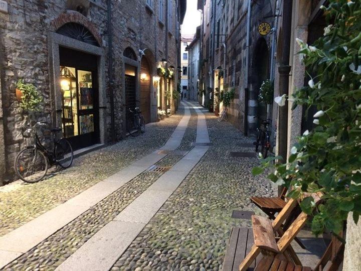 Antica Corte, Bilocale Nel Centro Storico Di Como Daire Dış mekan fotoğraf